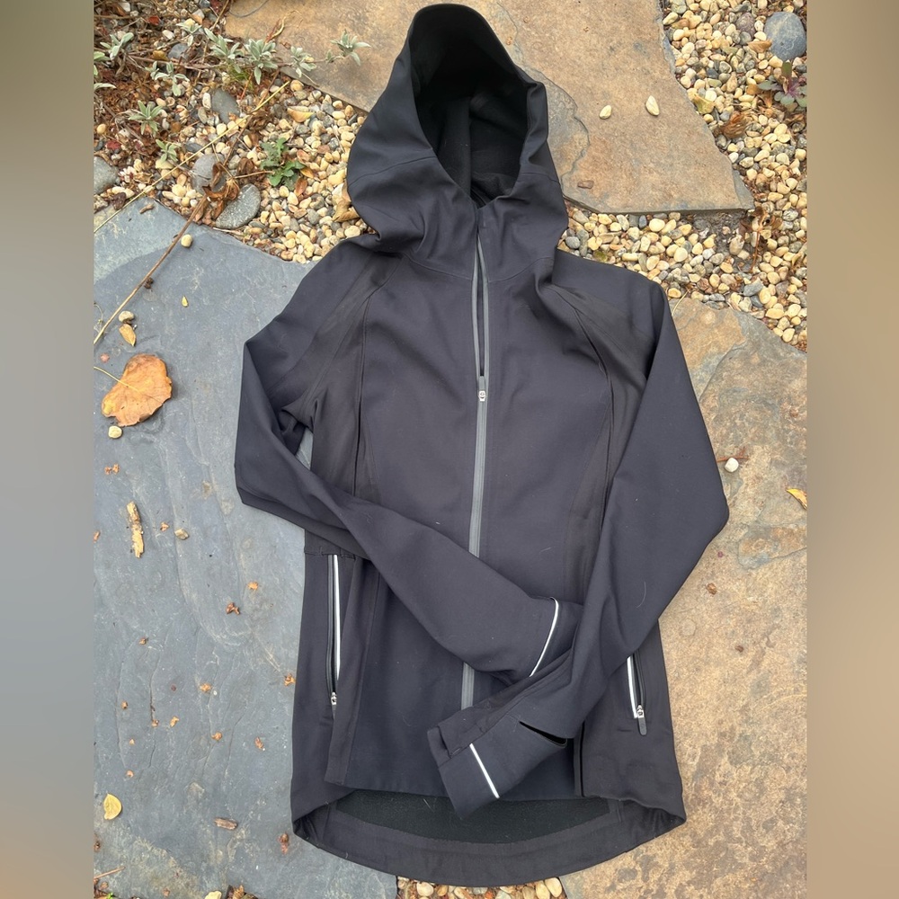 Lululemon cross chill jacket. Size 4. Purchased in 2020.